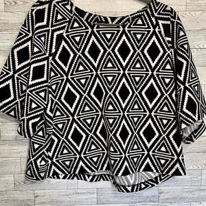 Black/White Top Size Medium by Bobeau‎ Geometric Pattern